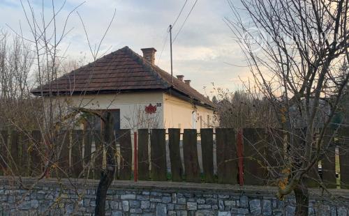 MAĎARSKO - SZUHOGY 3 IZBOVÝ ZATEPLENÝ RODINNÝ DOM