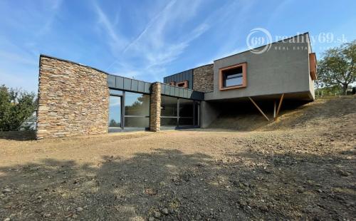 MALÁ IDA - TOP LOKALITA - 4 IZBOVÁ NOVOSTAVBA V STAVE HOLODOM.