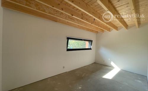 MALÁ IDA - TOP LOKALITA - 4 IZBOVÁ NOVOSTAVBA V STAVE HOLODOM.