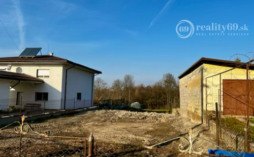 RUSKOV - STAVEBNÝ POZEMOK 1.461 M2 - VHODNÝ NA STAVBU RD.