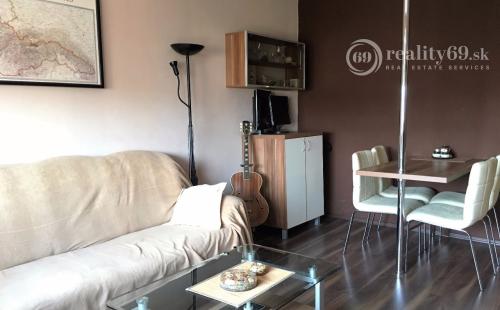 JUH - JUŽNÁ TRIEDA PEKNÝ 2 IZBOVÝ KOMPLETNE ZARIADENÝ BYT.