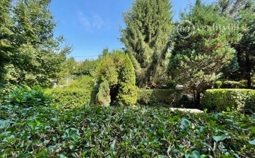 MAĎARSKO - MISKOLTAPOLCA - PRIESTRANNÝ APARTMÁNOVÝ RD NA PEKNOM POZEMKU.