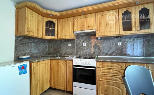 MAĎARSKO - MISKOLTAPOLCA - PRIESTRANNÝ APARTMÁNOVÝ RD NA PEKNOM POZEMKU.