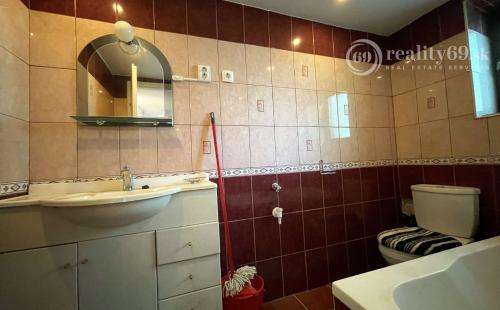 MAĎARSKO - MISKOLTAPOLCA - PRIESTRANNÝ APARTMÁNOVÝ RD NA PEKNOM POZEMKU.