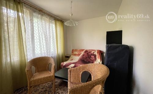 MAĎARSKO - MISKOLTAPOLCA - PRIESTRANNÝ APARTMÁNOVÝ RD NA PEKNOM POZEMKU.