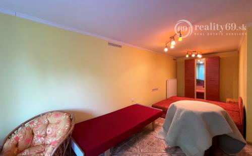 MAĎARSKO - MISKOLTAPOLCA - PRIESTRANNÝ APARTMÁNOVÝ RD NA PEKNOM POZEMKU.