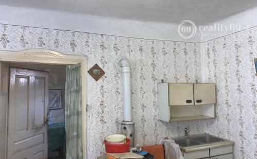 MAĎARSKO - TORNASZENTJAKAB 2 IZBOVÝ RD S HOSPODÁRSKOU BUDOVOU