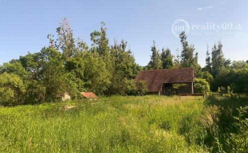 MAĎARSKO - TORNASZENTJAKAB 2 IZBOVÝ RD S HOSPODÁRSKOU BUDOVOU