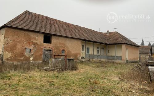 MAĎARSKO - TORNASZENTJAKAB 2 IZBOVÝ RD S HOSPODÁRSKOU BUDOVOU