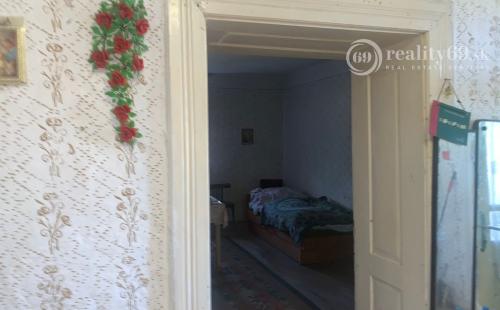 MAĎARSKO - TORNASZENTJAKAB 2 IZBOVÝ RD S HOSPODÁRSKOU BUDOVOU