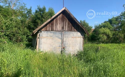 MAĎARSKO - TORNASZENTJAKAB 2 IZBOVÝ RD S HOSPODÁRSKOU BUDOVOU