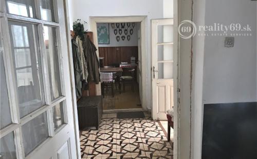 MAĎARSKO - TORNASZENTJAKAB 3 IZBOVÝ RD S LETNOU KUCHYŇOU A HOSPODÁRSKOU BUDOVOU