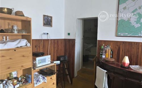 MAĎARSKO - TORNASZENTJAKAB 3 IZBOVÝ RD S LETNOU KUCHYŇOU A HOSPODÁRSKOU BUDOVOU