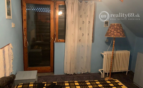 SZALONNA - PEKNÝ 4 IZBOVÝ POSCHODOVÝ RODINNÝ DOM S PODKROVÝM