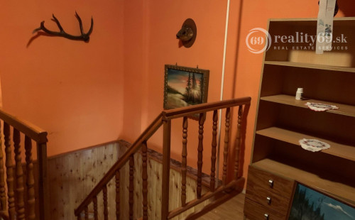 SZALONNA - PEKNÝ 4 IZBOVÝ POSCHODOVÝ RODINNÝ DOM S PODKROVÝM