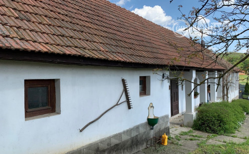 MAĎARSKO - GALVÁCS PEKNÁ 3 IZBOVÁ CHALUPA PO REKONŠTRUKCII, KRÁSNA PRÍRODA.