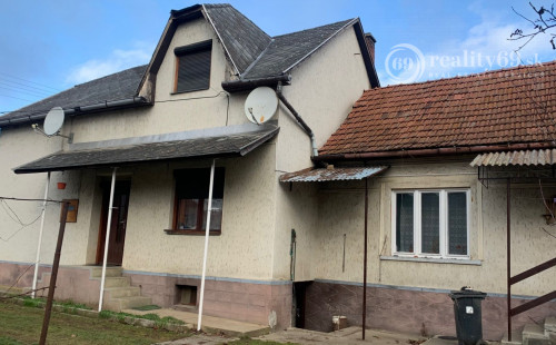 SZALONNA - PEKNÝ 4 IZBOVÝ POSCHODOVÝ RODINNÝ DOM S PODKROVÝM