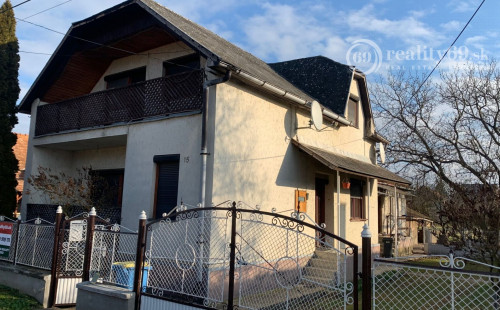 SZALONNA - PEKNÝ 4 IZBOVÝ POSCHODOVÝ RODINNÝ DOM S PODKROVÝM