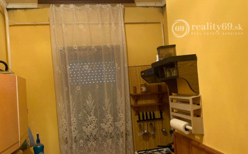 SZALONNA - PEKNÝ 4 IZBOVÝ POSCHODOVÝ RODINNÝ DOM S PODKROVÝM