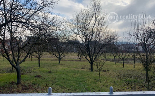 SZALONNA - PEKNÝ 4 IZBOVÝ POSCHODOVÝ RODINNÝ DOM S PODKROVÝM