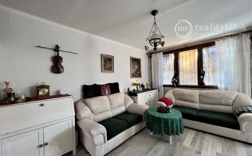 TERASA - KEŽMARSKÁ PRAŽSKÝ 3 IZBOVÝ BYT 68 M2, PO VKUSNEJ REKONŠTRUKCII, VÝBORNÁ LOKALITA.