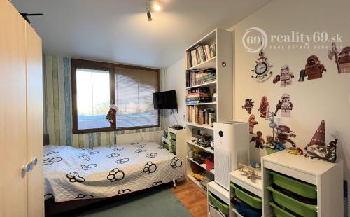 TERASA - KEŽMARSKÁ PRAŽSKÝ 3 IZBOVÝ BYT 68 M2, PO VKUSNEJ REKONŠTRUKCII, VÝBORNÁ LOKALITA.