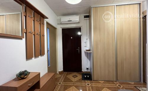 TERASA - KEŽMARSKÁ PRAŽSKÝ 3 IZBOVÝ BYT 68 M2, PO VKUSNEJ REKONŠTRUKCII, VÝBORNÁ LOKALITA.