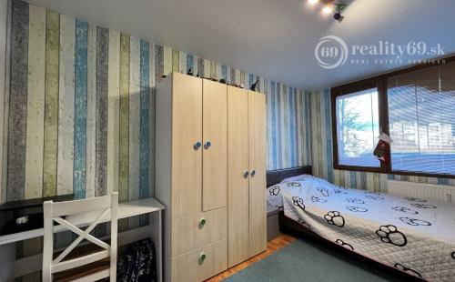 TERASA - KEŽMARSKÁ PRAŽSKÝ 3 IZBOVÝ BYT 68 M2, PO VKUSNEJ REKONŠTRUKCII, VÝBORNÁ LOKALITA.