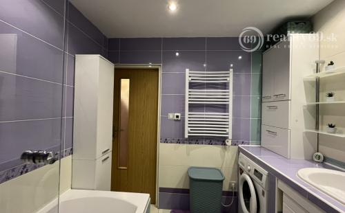 TERASA - KEŽMARSKÁ PRAŽSKÝ 3 IZBOVÝ BYT 68 M2, PO VKUSNEJ REKONŠTRUKCII, VÝBORNÁ LOKALITA.