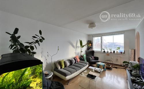 FURČA - DVORKINOVA 3 IZBOVÝ BYT PO REKONŠTRUKCII 69 M2,  PLASTOVÉ OKNÁ, ROLDOR, LODŽIA.