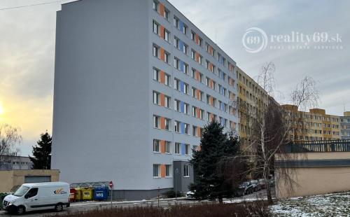 FURČA - DVORKINOVA 3 IZBOVÝ BYT PO REKONŠTRUKCII 69 M2,  PLASTOVÉ OKNÁ, ROLDOR, LODŽIA.