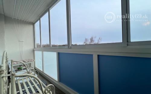 FURČA - DVORKINOVA 3 IZBOVÝ BYT PO REKONŠTRUKCII 69 M2,  PLASTOVÉ OKNÁ, ROLDOR, LODŽIA.