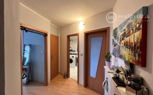 FURČA - DVORKINOVA 3 IZBOVÝ BYT PO REKONŠTRUKCII 69 M2,  PLASTOVÉ OKNÁ, ROLDOR, LODŽIA.