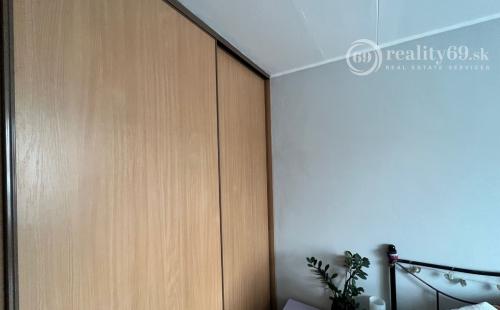 FURČA - DVORKINOVA 3 IZBOVÝ BYT PO REKONŠTRUKCII 69 M2,  PLASTOVÉ OKNÁ, ROLDOR, LODŽIA.
