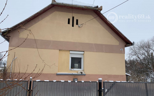 MAĎARSKO - SZENDRŐ - 2 IZBOVÝ ČIASTOČNE ZREKONŠTRUOVANÝ RODINNÝ DOM