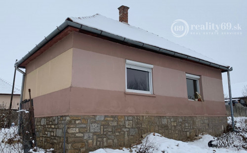 MAĎARSKO - SZENDRŐ - 2 IZBOVÝ ČIASTOČNE ZREKONŠTRUOVANÝ RODINNÝ DOM