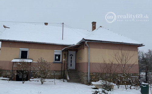 MAĎARSKO - SZENDRŐ - 2 IZBOVÝ ČIASTOČNE ZREKONŠTRUOVANÝ RODINNÝ DOM