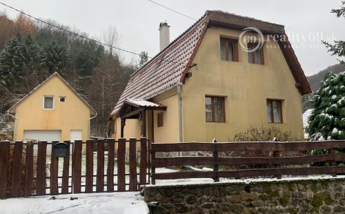 MAĎARSKO - NAGYHUTA LUXUSNÝ 4 IZBOVÝ RD S GARÁŽOU S OBYTNÝM PODKROVÍM