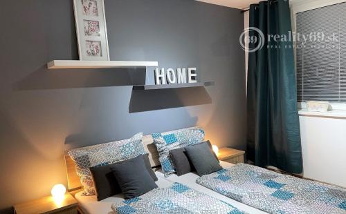 CENTRUM MESTA - VOĽNÝ MODERNÝ 2 IZBOVÝ BYT KOMPLETNE ZARIADENÝ.