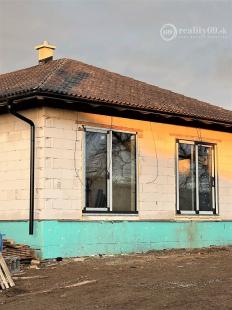 REZERVOVANÝ - RUSKOV - HOLODOM 138 M2 - 4 IZBY, KUCHYŇA, KÚPEĽŇA, WC.