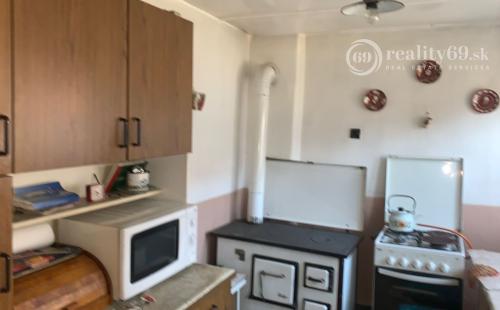 MAĎARSKO - TORNASZENTANDRÁS 3 IZBOVÝ RD SO SAMOSTATNOU GARÁŽOU.