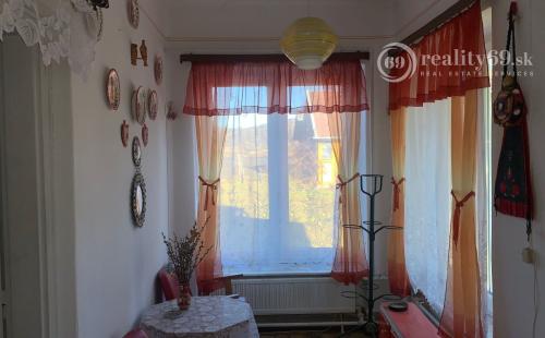 MAĎARSKO - TORNASZENTANDRÁS 3 IZBOVÝ RD SO SAMOSTATNOU GARÁŽOU.