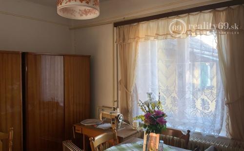 MAĎARSKO - TORNASZENTANDRÁS 3 IZBOVÝ RD SO SAMOSTATNOU GARÁŽOU.