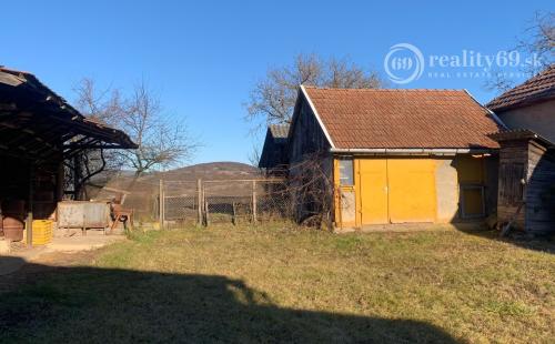 MAĎARSKO - TORNASZENTANDRÁS 3 IZBOVÝ RD SO SAMOSTATNOU GARÁŽOU.