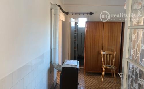 MAĎARSKO - TORNASZENTANDRÁS 3 IZBOVÝ RD SO SAMOSTATNOU GARÁŽOU.