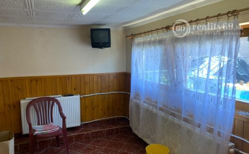 MAĎARSKO - FELSOTELEKES 3 IZBOVÝ RODINNÝ DOM S TERASOU A GARÁŽOU.