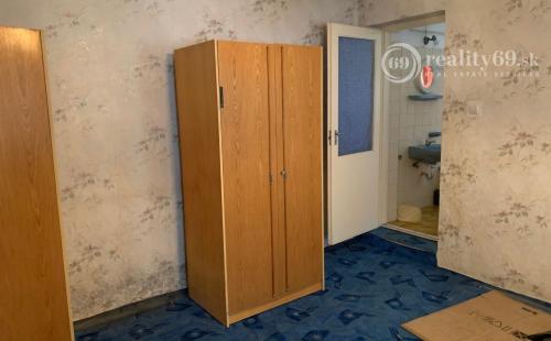 MAĎARSKO - FELSOTELEKES 3 IZBOVÝ RODINNÝ DOM S TERASOU A GARÁŽOU.