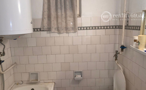 MAĎARSKO - SZENDRO - PEKNÝ 3 IZBOVÝ ZATEPLENÝ RODINNÝ DOM.