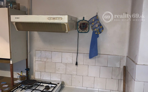 MAĎARSKO - SZENDRO - PEKNÝ 3 IZBOVÝ ZATEPLENÝ RODINNÝ DOM.