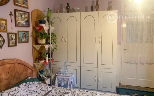 MAĎARSKO -  INÁNCS PEKNÝ 3 IZBOVÝ DOM V PEKNEJ OBCI, UPRAVENÝ POZEMOK.